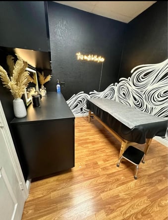 ($50 off move in special) Multiple Private 9×10 / 10×12 beauty / lashes / nails / esthetics / suites