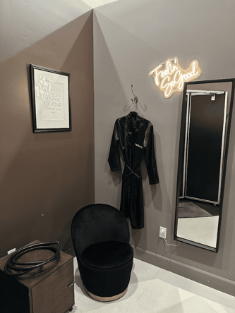 BEAUTY STATIONS AVAILABLE FOR RENT IN A GREAT LOCATION IN THE HEART OF PASADENA