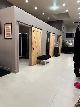 BEAUTY STATIONS AVAILABLE FOR RENT IN A GREAT LOCATION IN THE HEART OF PASADENA
