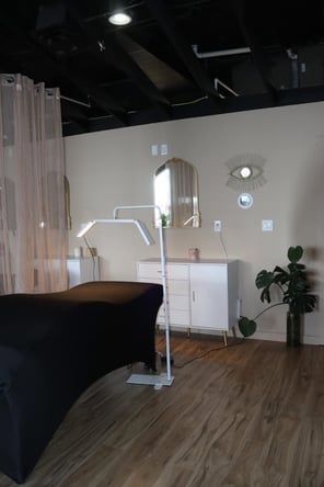 Lash/nail/tattoo station available