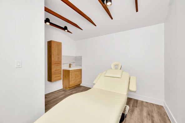 Stylish Boutique Salon Suite’s Available – Brandon FL