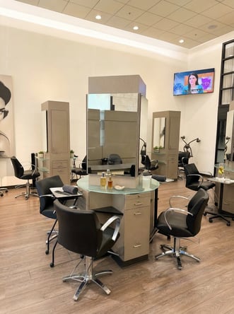 Scottsdale’s Prime Salon: 2 Weeks FREE on Chair Rentals in a High-Visibility Location