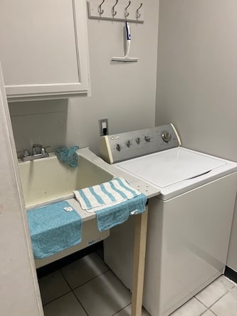 $175 weekly Booths for Rent in Eastpointe, MI- Beauty, Barber, Nail Tech, Eyebrows, Lashes