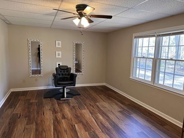 Private Salon Suite For Rent