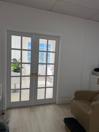 Beverly Hills Luxury Salon Chair Rental for Established Stylists (Part-Time)