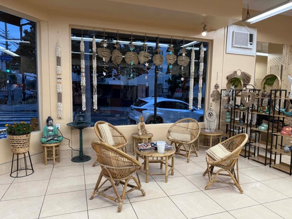 Chair Rentals Available – Across from Cedars-Sinai, 3rd Street Los Angeles