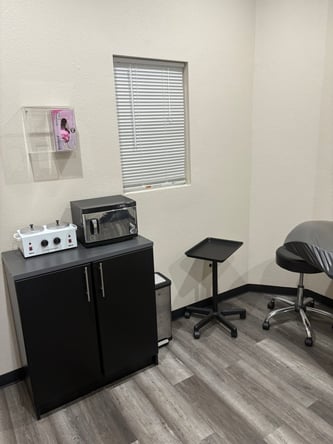 Salon Booths & Suites for Rent – Melted Beauty Lounge, Las Vegas