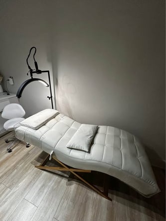 Gorgeous Salon Suite in Downtown Roseville