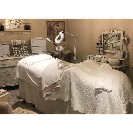 LICENSED AESTHETICIAN OR MASSAGE THERAPIST