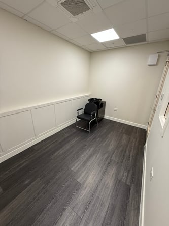 Premium Salon Suite for Rent – Phenix Salon Suites, Manchester City Centre