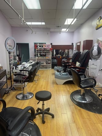 salon chair and Nail table for rent – tarzana /clean &Modern salon