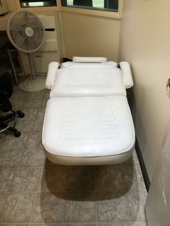 Salon spaces for rent in high traffic salon
