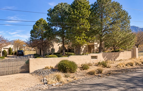 Beautiful Private Salon for Rent in NE Albuquerque | Thurs–Sun | Massage Room Available!