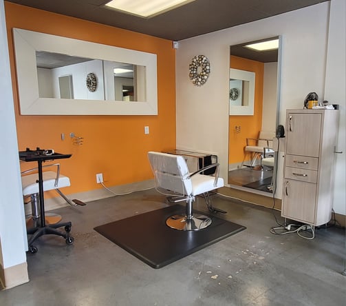 Salon station/ room for rent