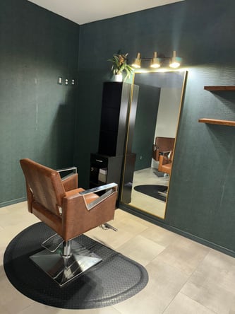 MOVE IN- READY SUITE AND BOOTHS TO RENT IN DALLAS, TX!
