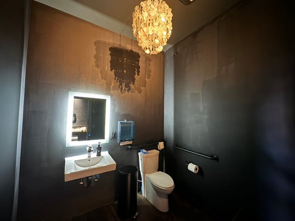 Amazing space for Salon Sublease. ready to move in