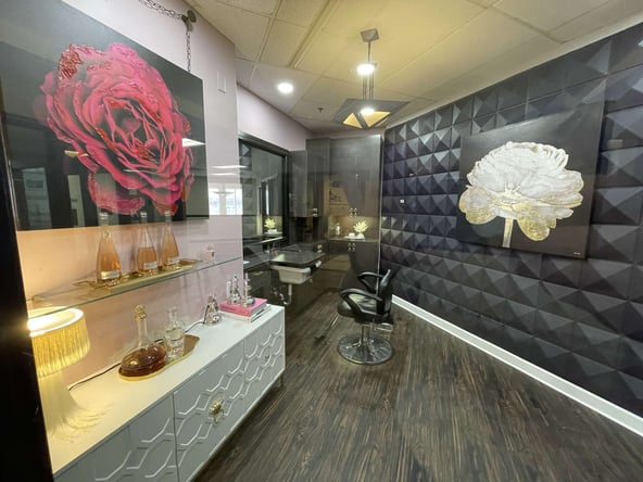 Salon & Suites Rental