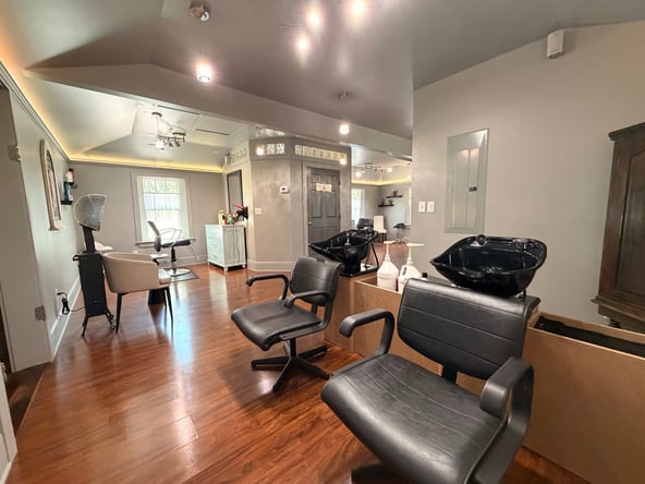 CHAIR RENTAL AVAILABLE Salon Carmelo