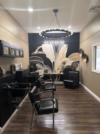 Salon Stations for Rent on Miracle Mile in Stockton