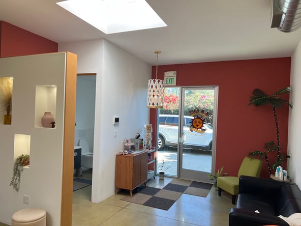Chair/space for rent in spacious Pasadena salon!!