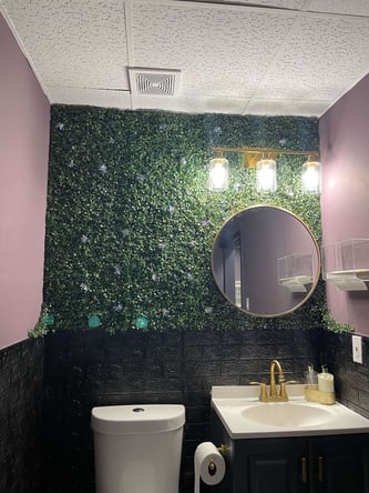 Salon near the strip needs renters stylist/nailtechs