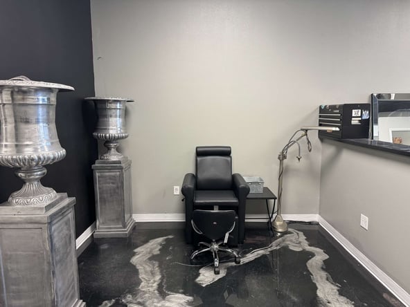SALON BOOTHS • NAIL STATION • PRIVATE ROOM