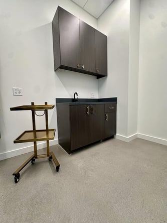 Private Suite for Rent (in Hybrid Salon)