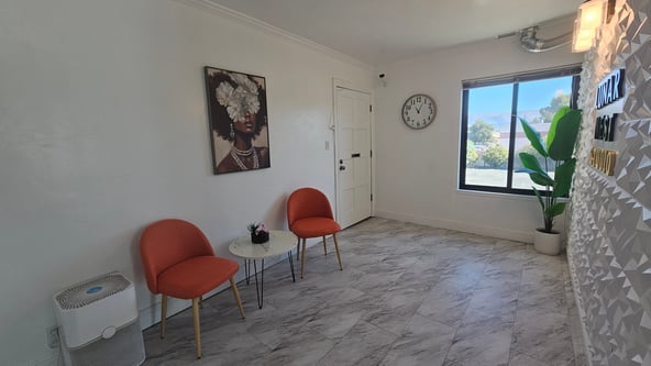 PRIVATE SALON SPACE FOR LEASE – FREE 1 month rent in MORGAN HILL, CA