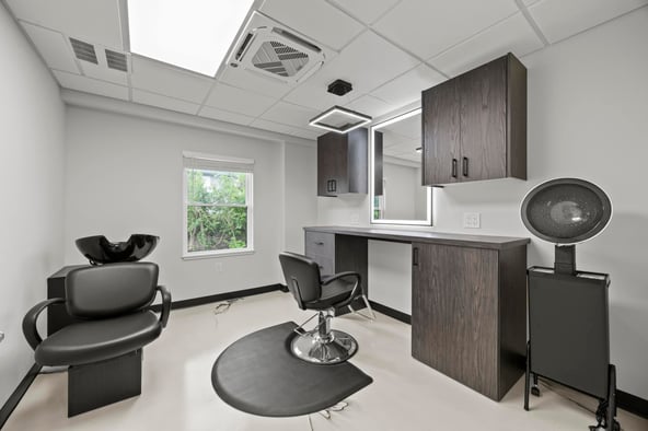 Salon Chair for Rent at Golden Cuts Color – San Rafael, CA