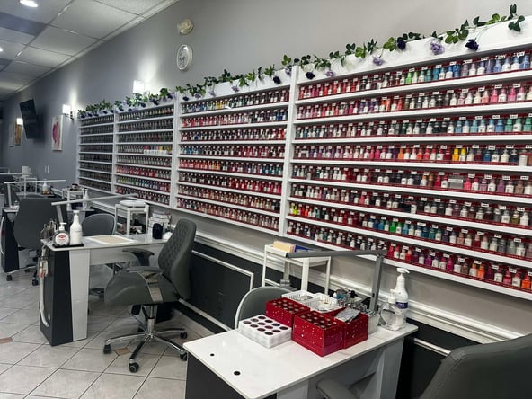 Nail salon station for rent