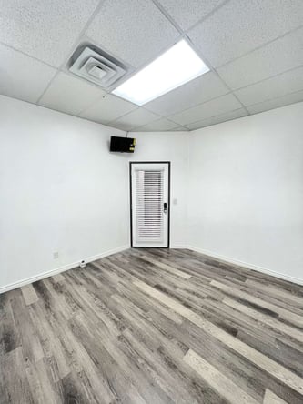 Newly Renovated Salon Suites that are also Tattoo & Permanent Makeup Approved