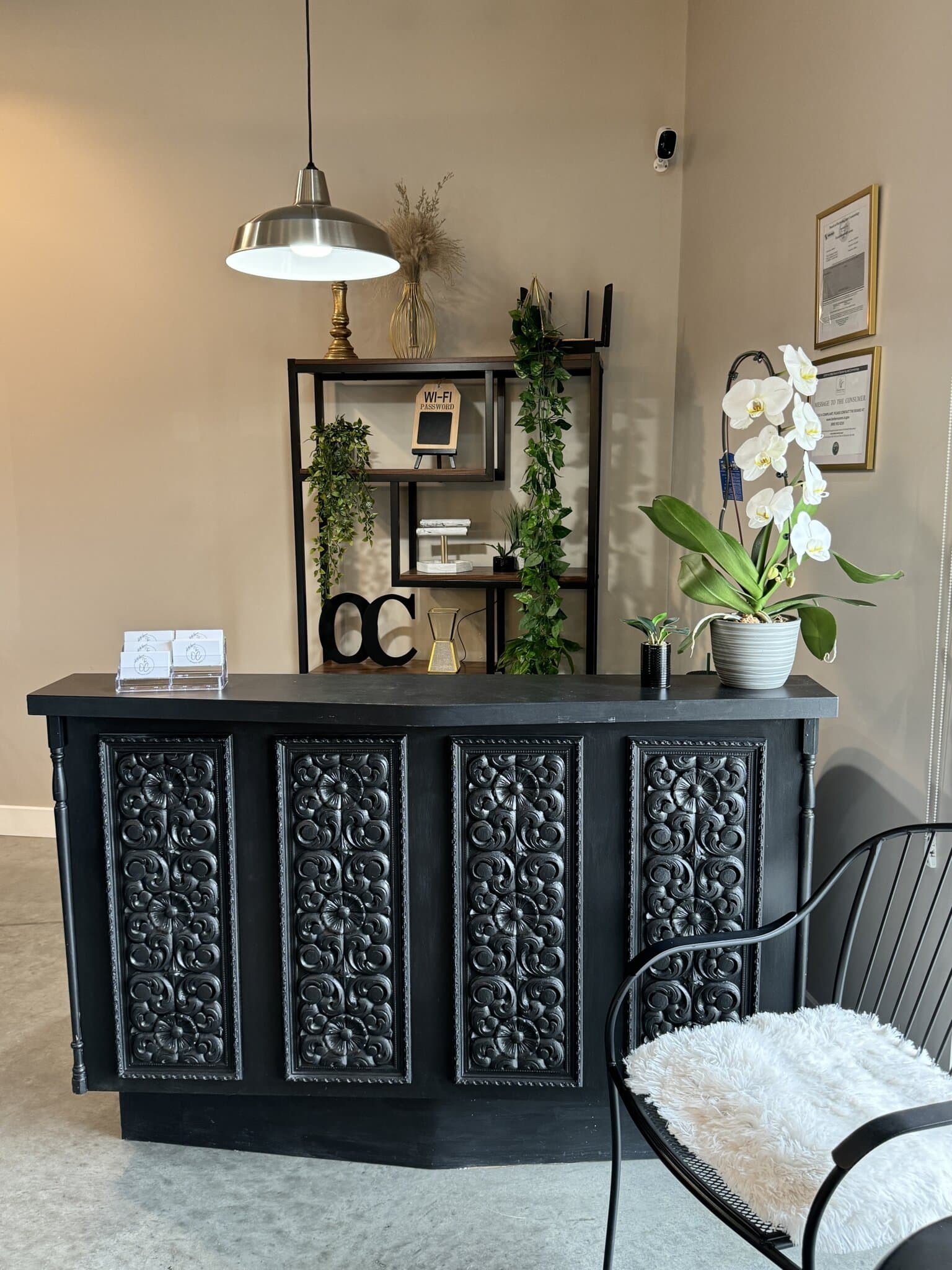 Hairstylist booth & esthetician room rent Specials!