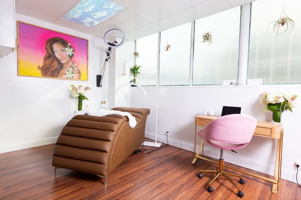Chic Coral Gables Salon: Private Room or Bed Rental: Perfect for Lash and Brow Artists