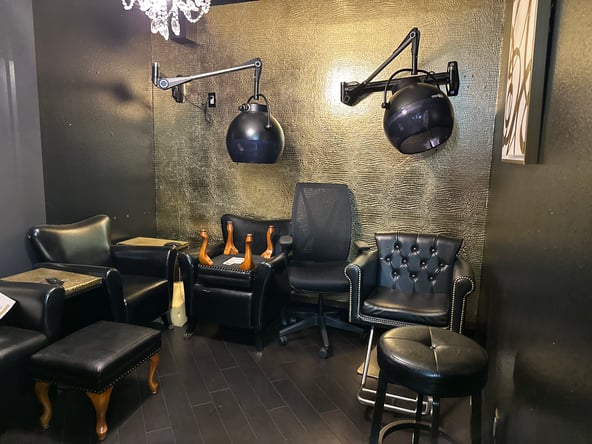 Professional Barber & Stylist Chairs for Rent in Upland – Flexible Daily, Weekly, Monthly Options