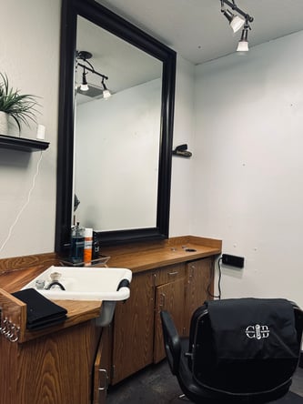 Downtown Sacramento Barber Chair Rental : High Foot Traffic (Full/Part-Time) at Capital Barbers