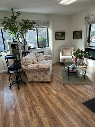 Opportunity to take over busy Salon Suite! Centrally located on Lincoln Ave in San Rafael, CA