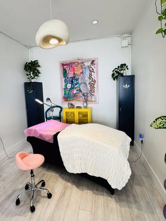 WEST HOLLYWOOD STORE FRONT SALON SPACE FOR RENT