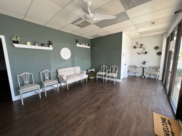 5th Street Beauty Bar Salon Suites Now Available