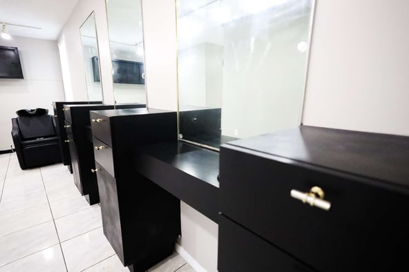 Barber/Salon Chair Rental in Federal Hill, Providence