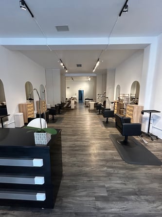 Salon Chair, Lash Beds, & Rooms Available for Rental in Vancouver, WA