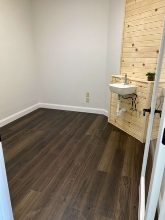 5th Street Beauty Bar Salon Suites Now Available