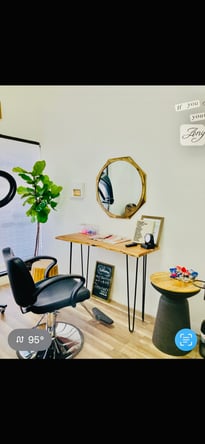Salon Booth or room for rent