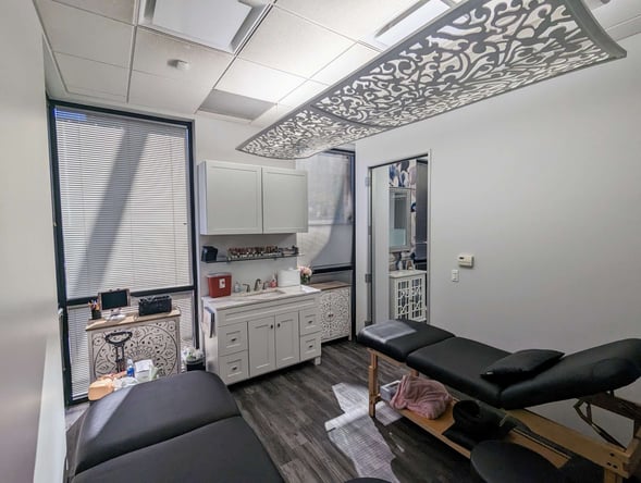 Shared Beauty Suite ~fully furnished with private waiting room