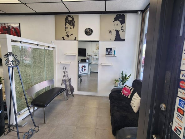 The Grand Salon in Davie is renting out 2 stylist chairs for $250/week.