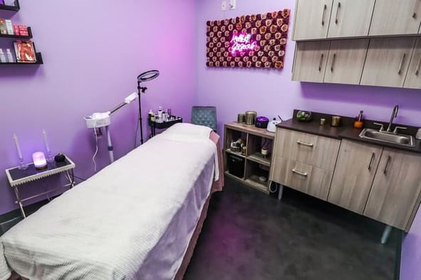 Sola Salon Studios in Hendersonville, TN – Salon Suite for Rent