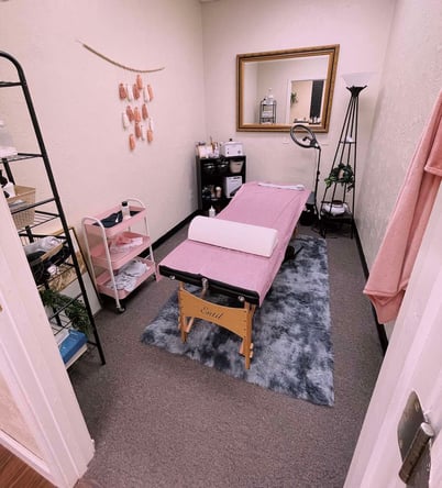 Salon suites for rent! Stylist, Lash artist, Estheticians!