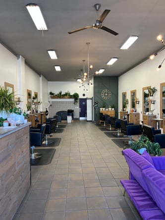 Beautiful Hair/Make Up Station for Rent – Modern Busy Salon, Great Location, Amenities Included