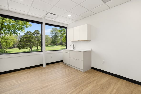 SALON SUITE FOR RENT – THE FLORENCE COLLECTIVE | OAK CREEK