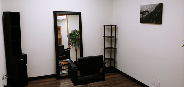 Centennial Salon Suite – $173.75 per week (Centennial)