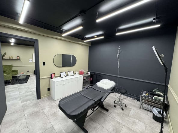 Prime location in Beautiful Downtown Hinsdale, Private creative Suite for Artist